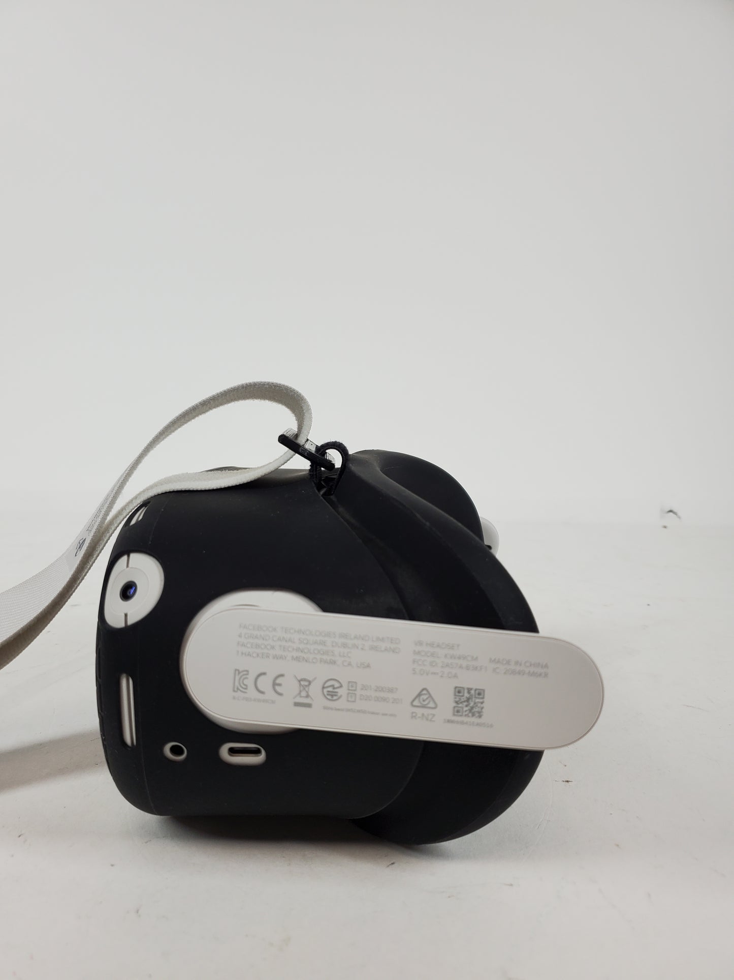 Meta Quest 2 256GB Standalone All-in-One VR Headset KW49CM with Extras