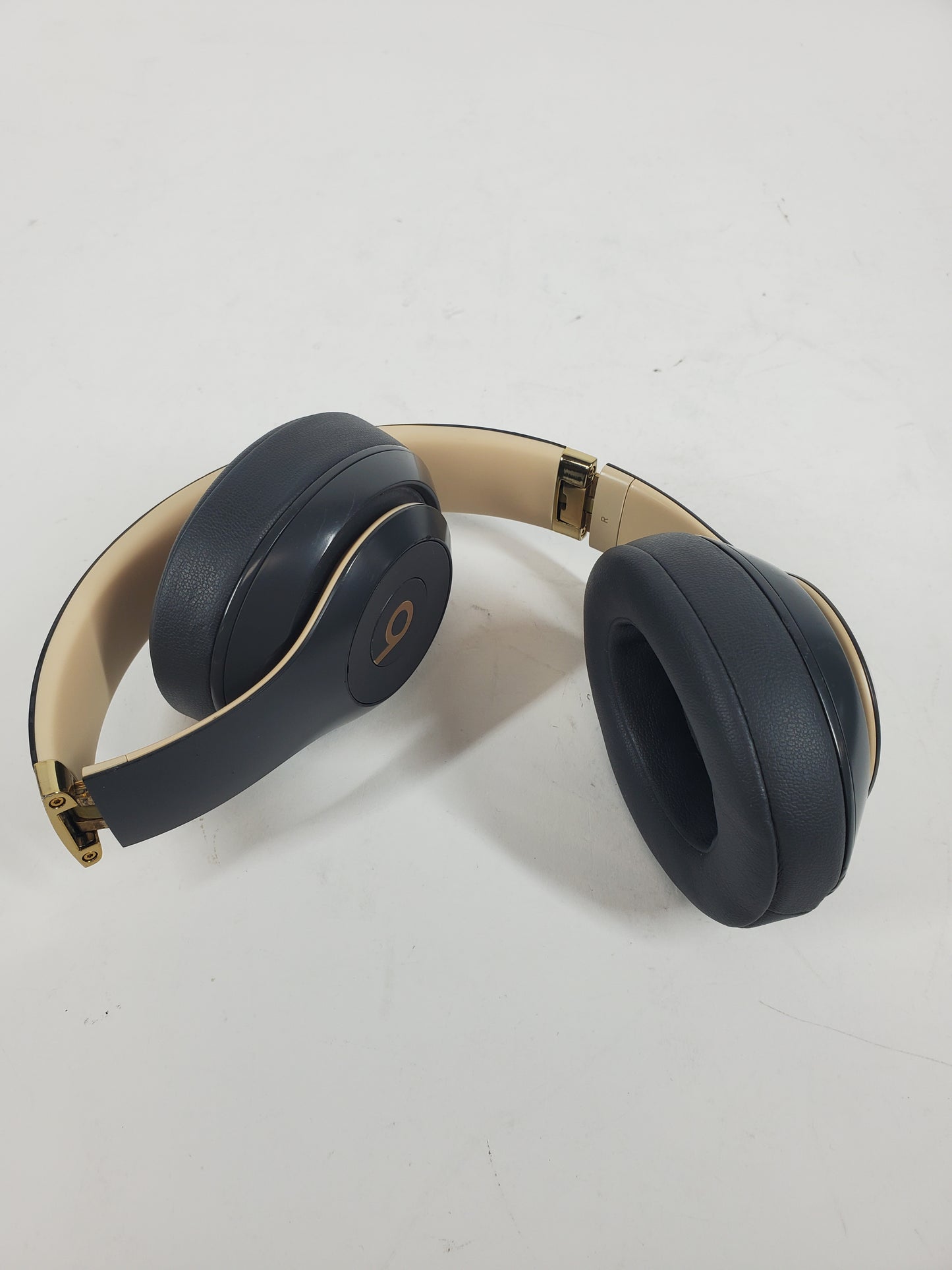 Beats Studio3 Wireless Over-Ear Bluetooth Headphones Black Gold A1941