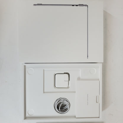 2022 Apple MacBook Air 13.6" M2 8C GPU 3.5GHz 8GB RAM 256GB SSD A2681