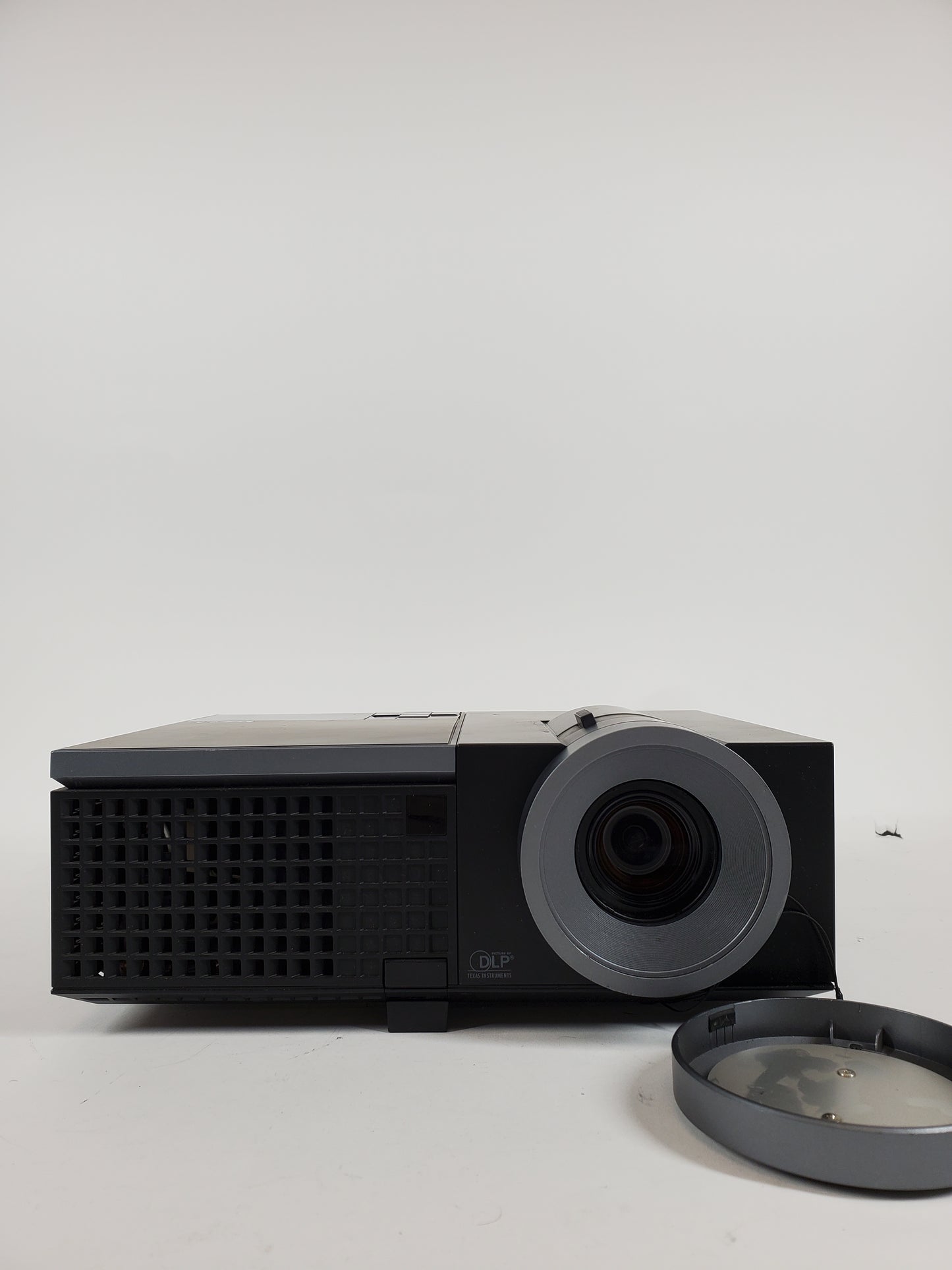 Dell 4210x 1024 x 768 XGA 3500 PROJECTOR 4210X