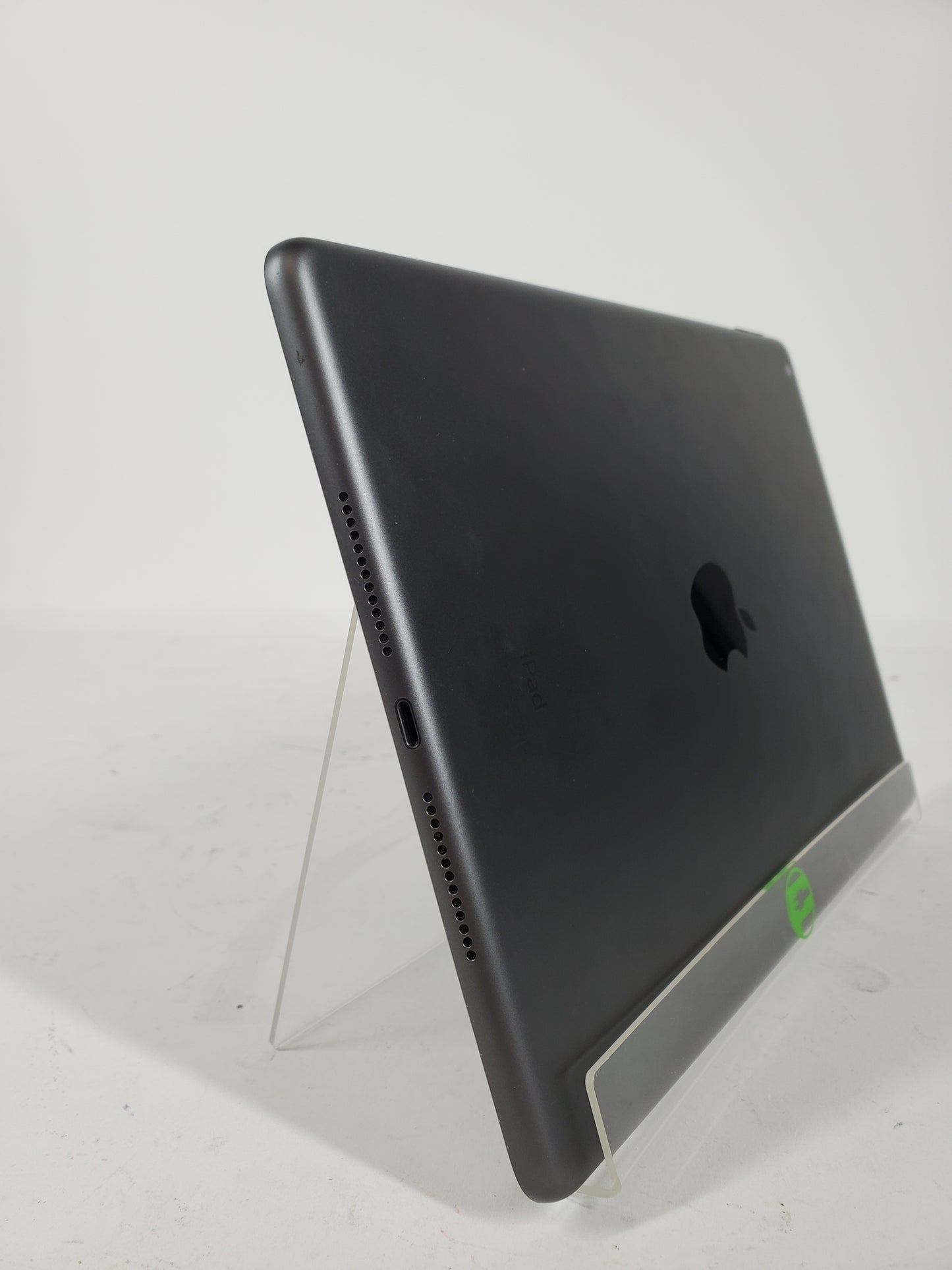 Broken WiFi Only Apple iPad 7th Gen 32GB 18.3.1 MW742LL/A CRACKED