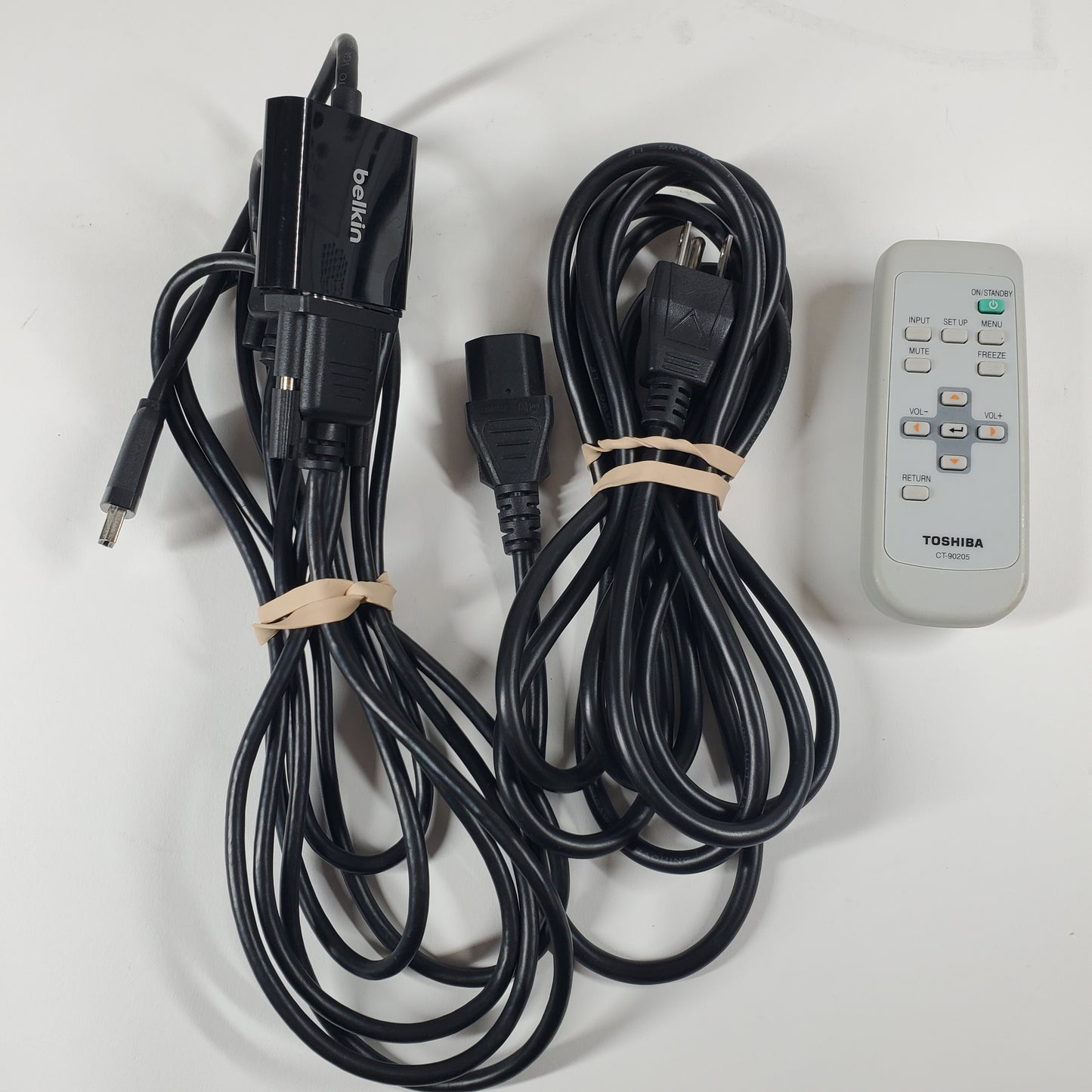 Toshiba TDP-S35 800 x 600 SVGA 1800 Lumens DLP Projector TDP-S35