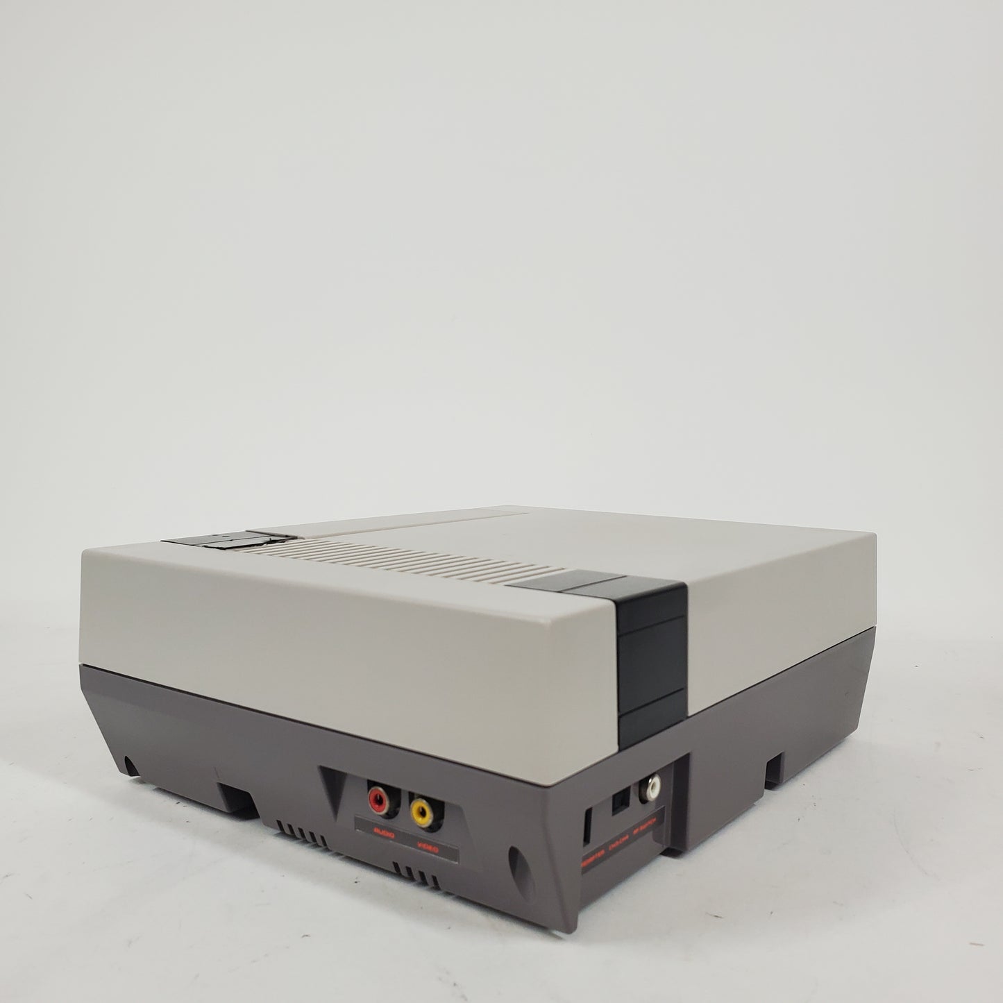 Nintendo Entertainment System NES Video Game Console NES-001 Gray
