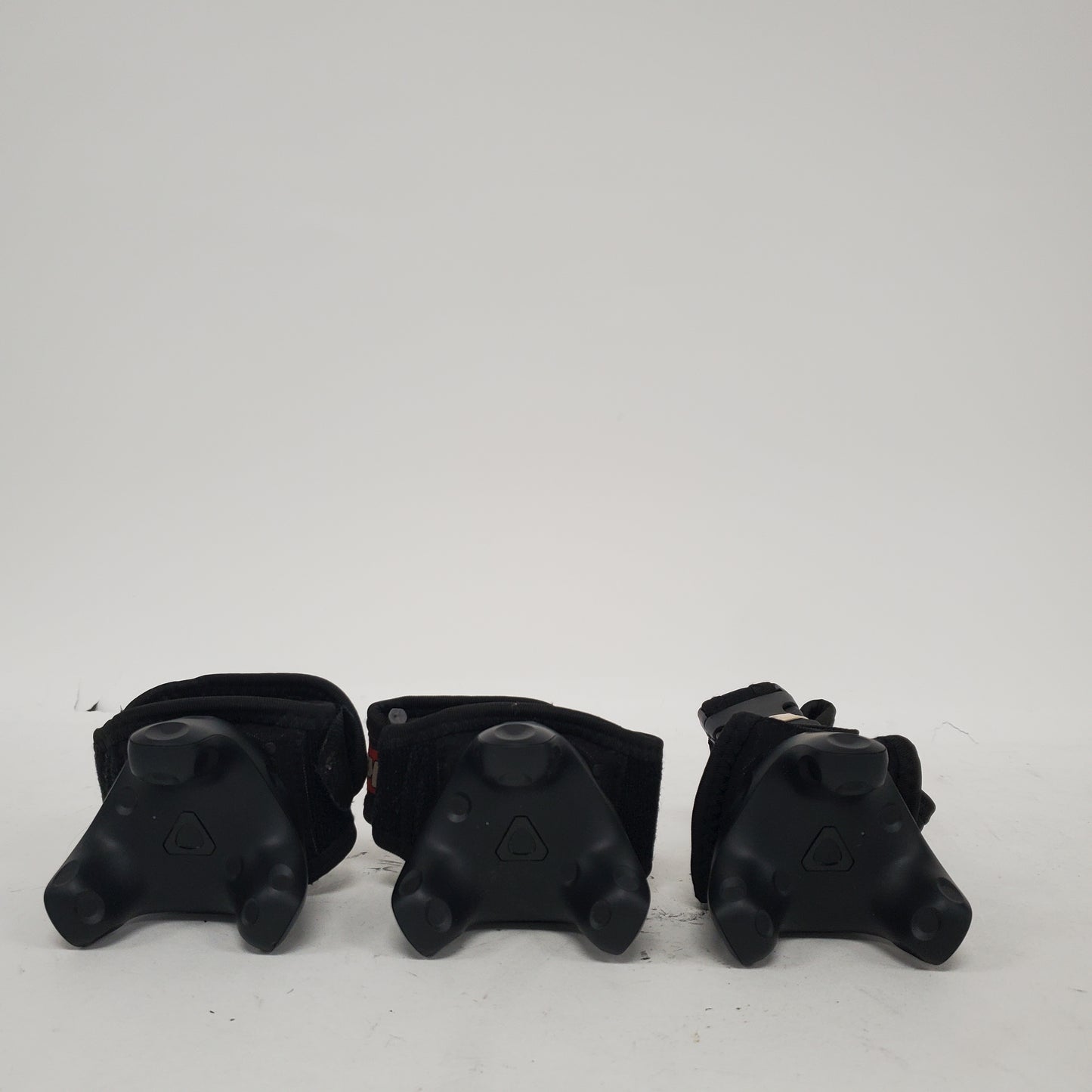 Lot of 3 HTC Vive Tracker 3.0 with Dongle and Dongle Cradle 2QAB100 