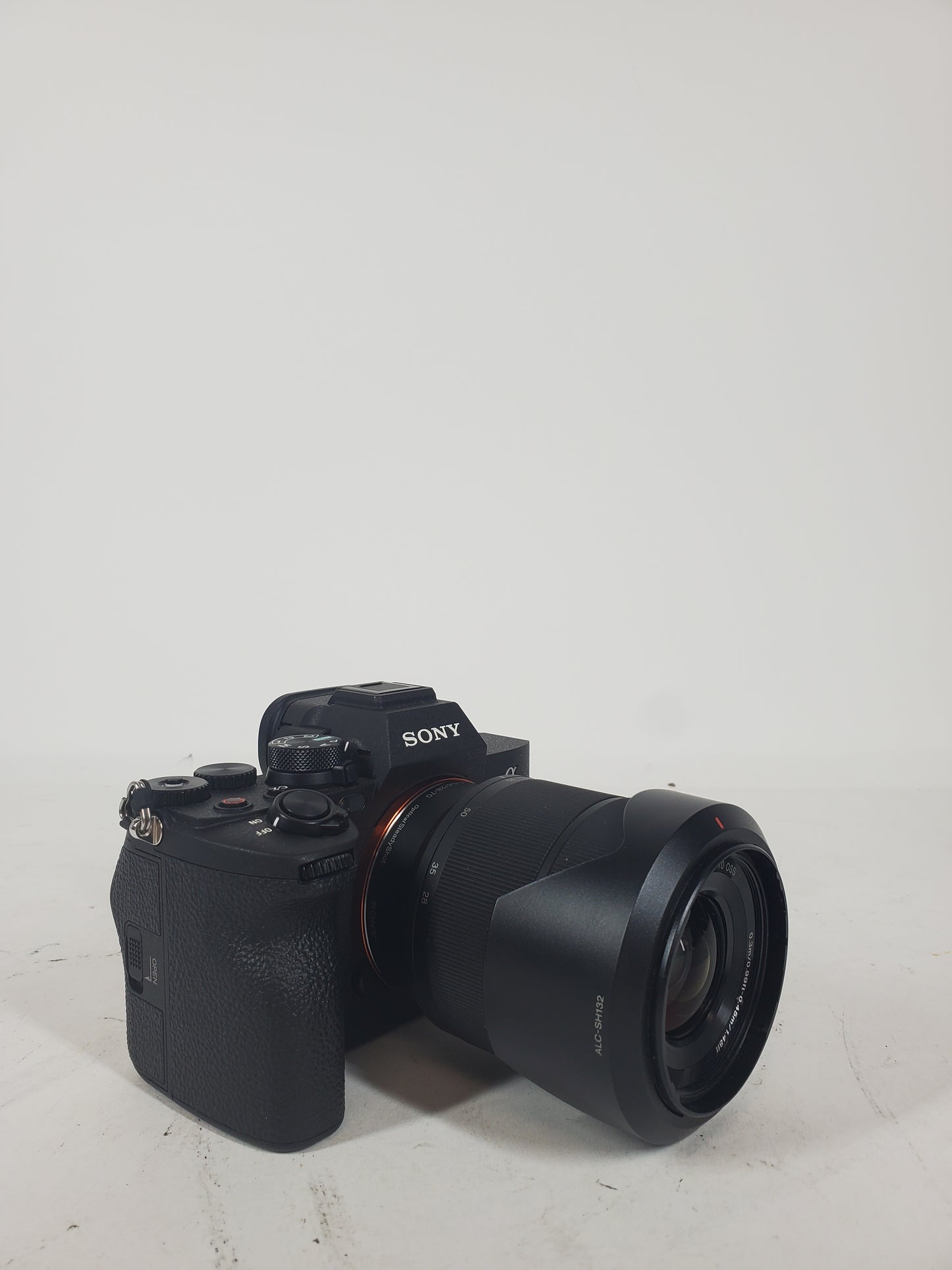 Sony Alpha 7 IV 33MP Digital SLR DSLR Camera 196 Shutter Count Camera Kit