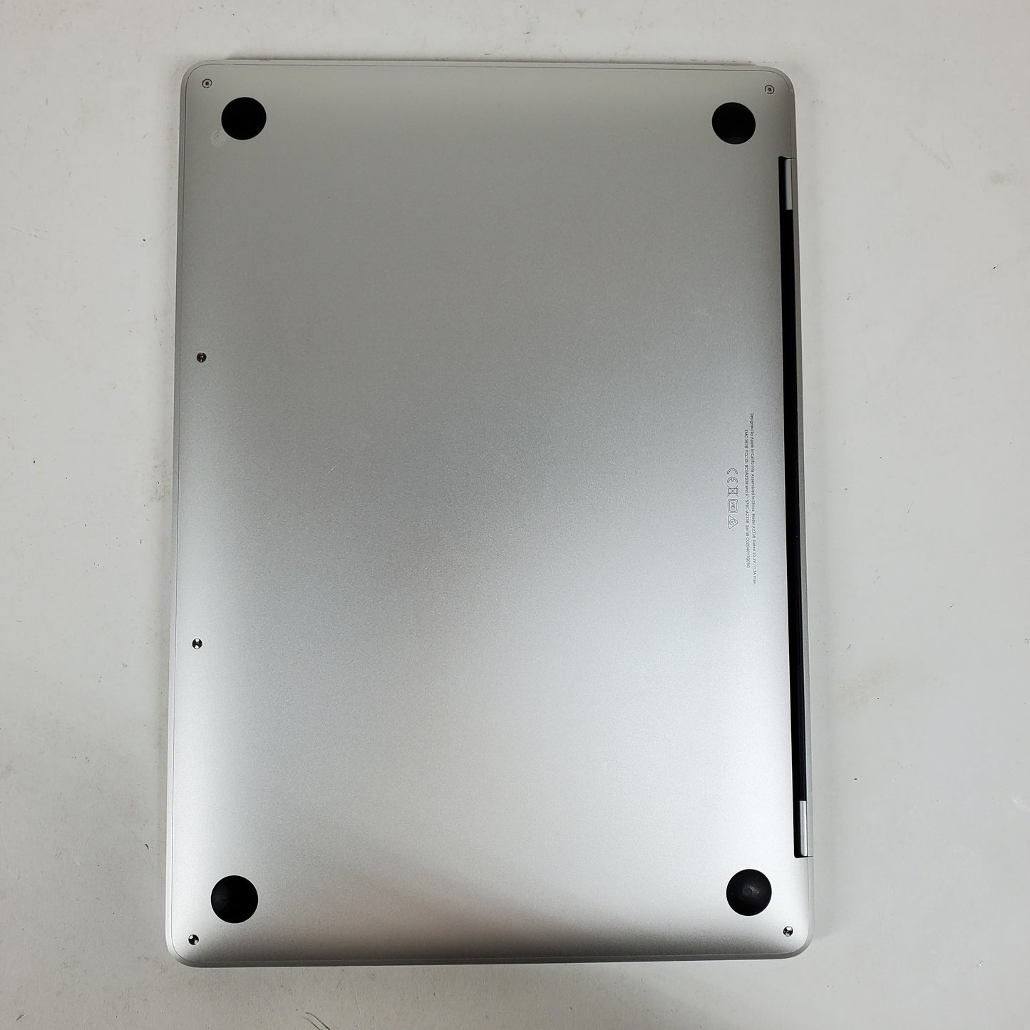 2020 Apple MacBook Pro 13.3" M1 8 Core 3.2GHz 8GB RAM 128GB SSD MYDA2LL/A