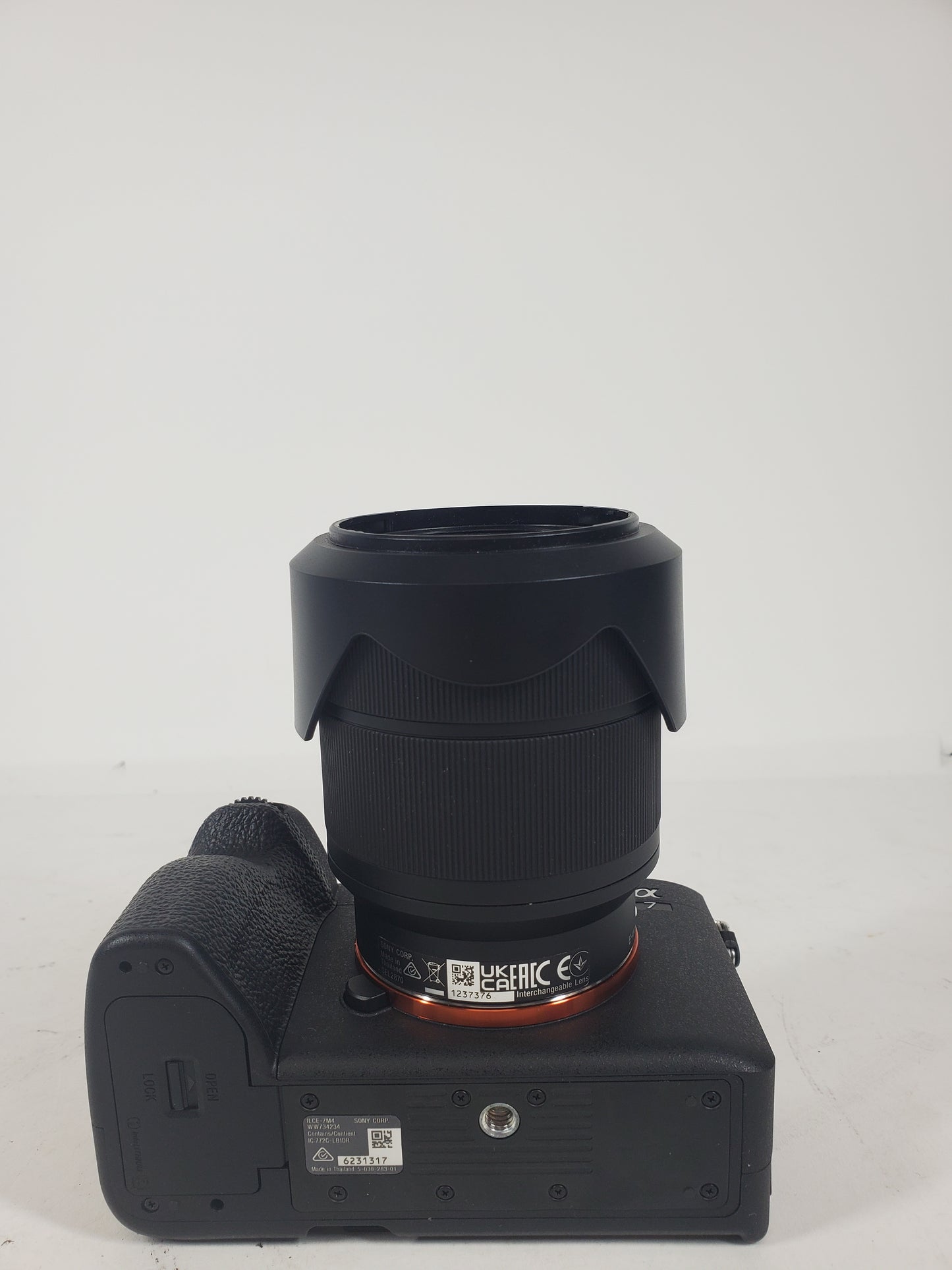 Sony Alpha 7 IV 33MP Digital SLR DSLR Camera 196 Shutter Count Camera Kit