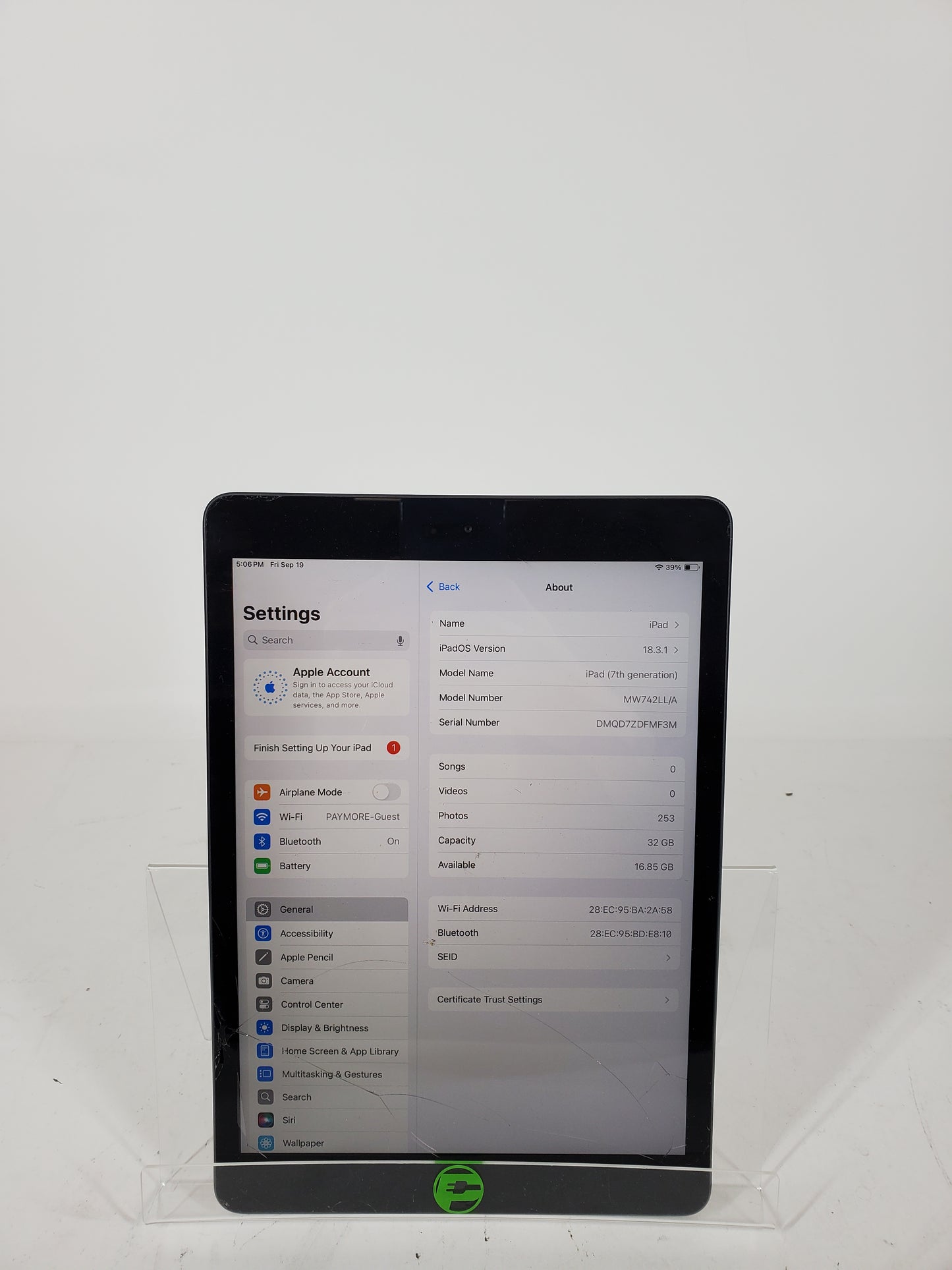 Broken WiFi Only Apple iPad 7th Gen 32GB 18.3.1 MW742LL/A CRACKED