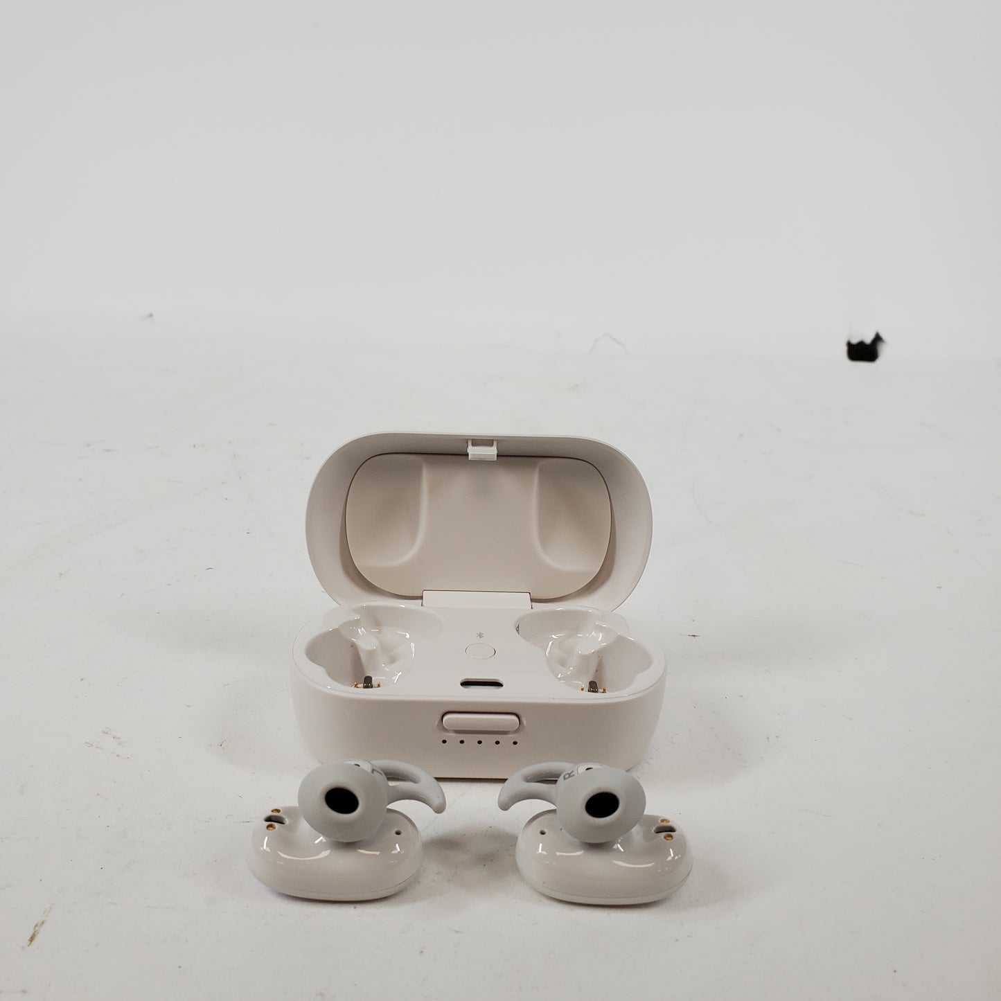 Bose QuietComfort Noise Cancelling Bluetooth Headphones White Smoke 429708