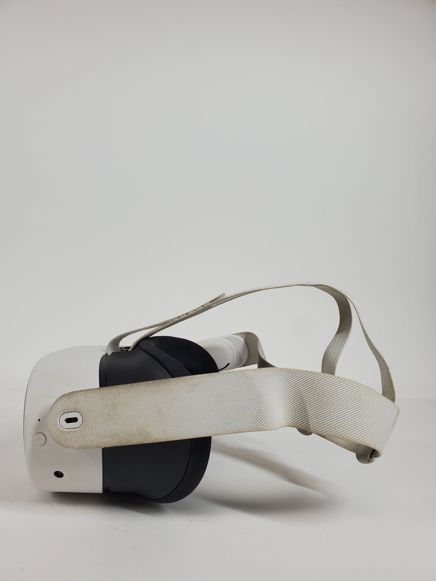Meta Quest 3S 128GB Standalone All-in-One VR Headset P97