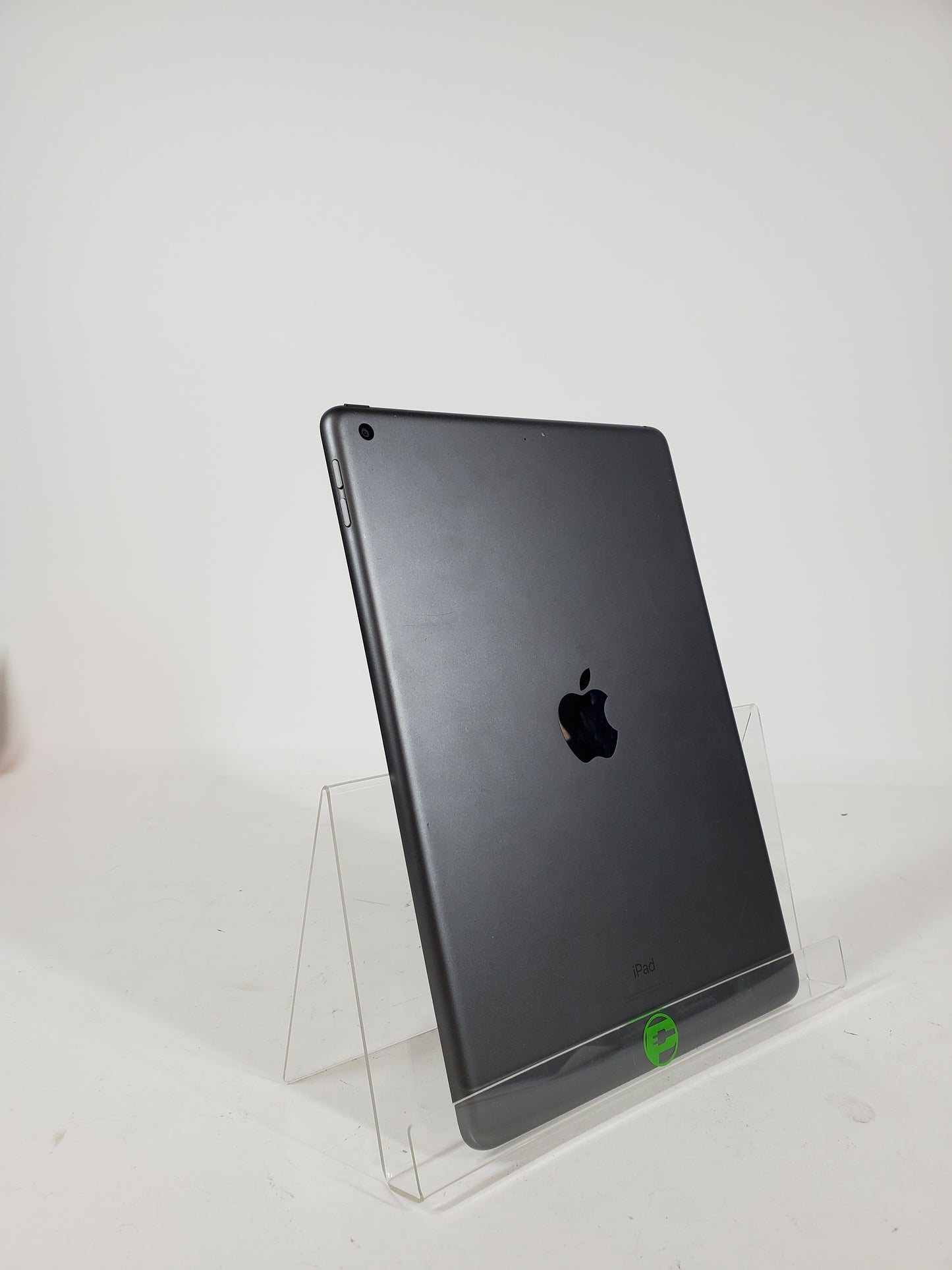 Broken WiFi Only Apple iPad 7th Gen 32GB 18.3.1 MW742LL/A CRACKED