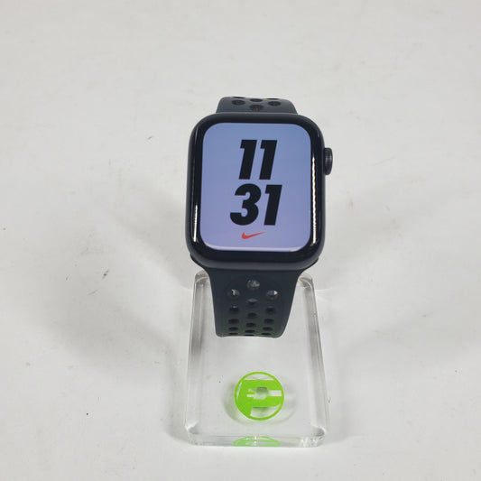 Factory Unlocked Apple Watch Series 6 44MM Space Gray Aluminum Nike Sport Band MG2J3LL/A
