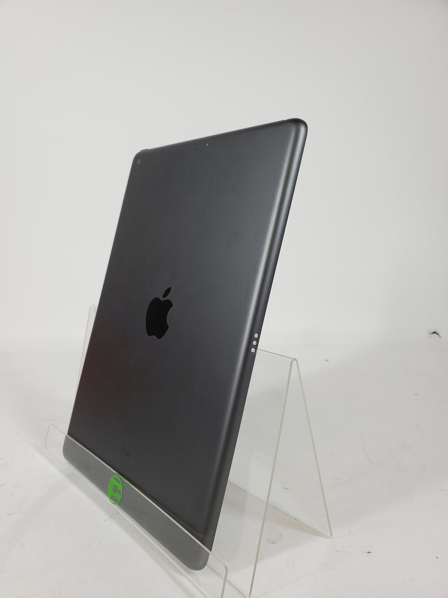 Broken WiFi Only Apple iPad 7th Gen 32GB 18.3.1 MW742LL/A CRACKED