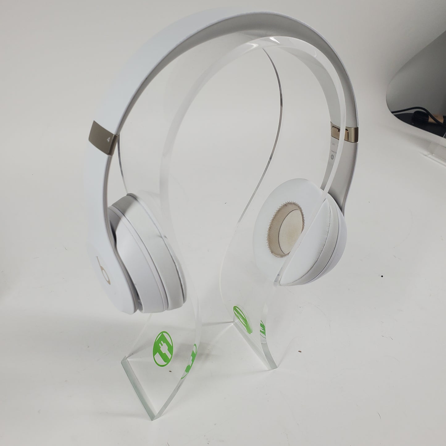 BEATS SOLO 4 On-Ear Headphones MUW23LL/A