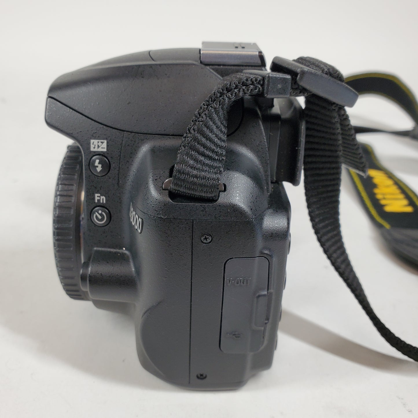 Nikon D3000 DSLR Camera 18-55mm Lens VR Kit 10.2 MP 6979 Shutter Count