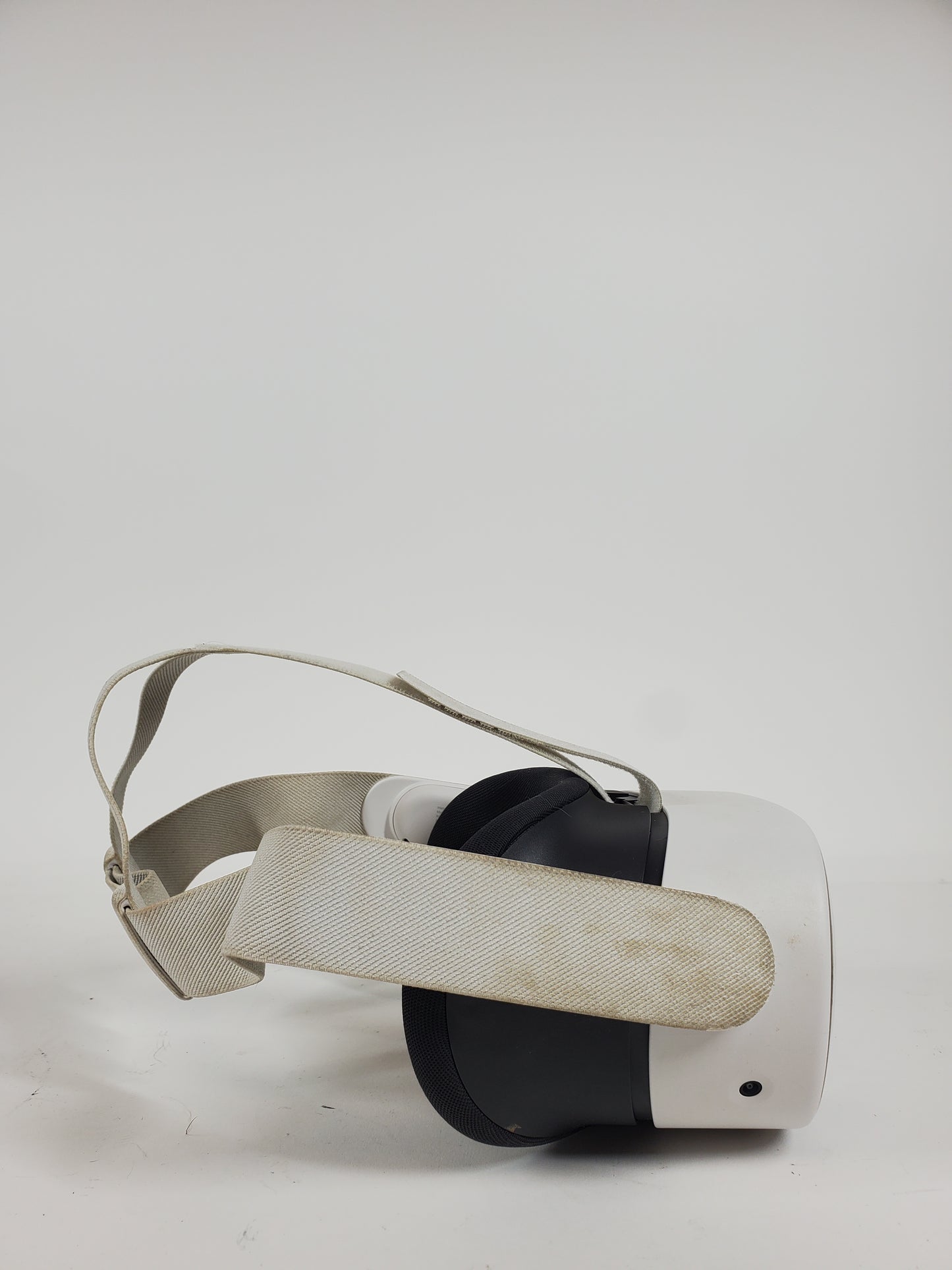 Meta Quest 3S 128GB Standalone All-in-One VR Headset P97