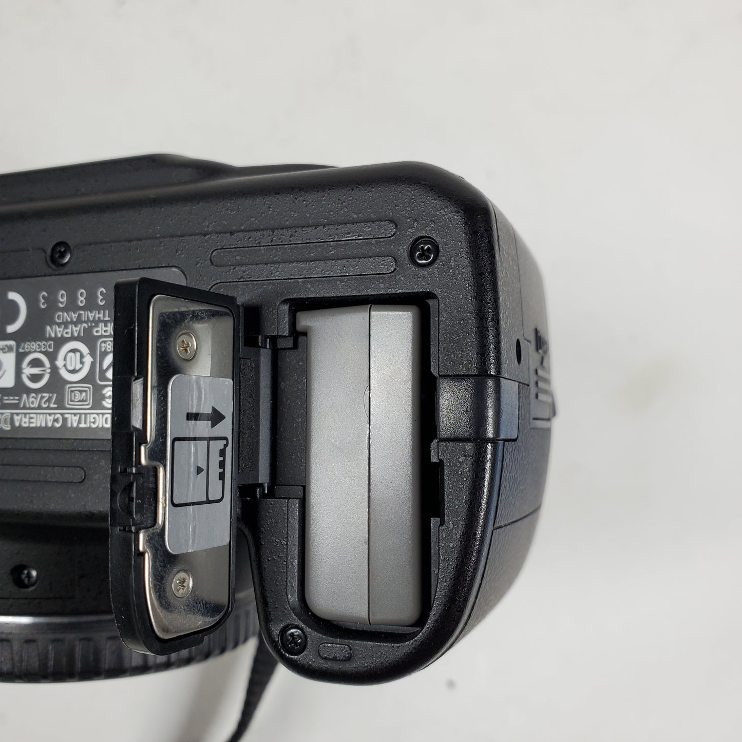 Nikon D3000 DSLR Camera 18-55mm Lens VR Kit 10.2 MP 6979 Shutter Count