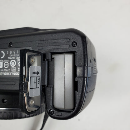 Nikon D3000 DSLR Camera 18-55mm Lens VR Kit 10.2 MP 6979 Shutter Count