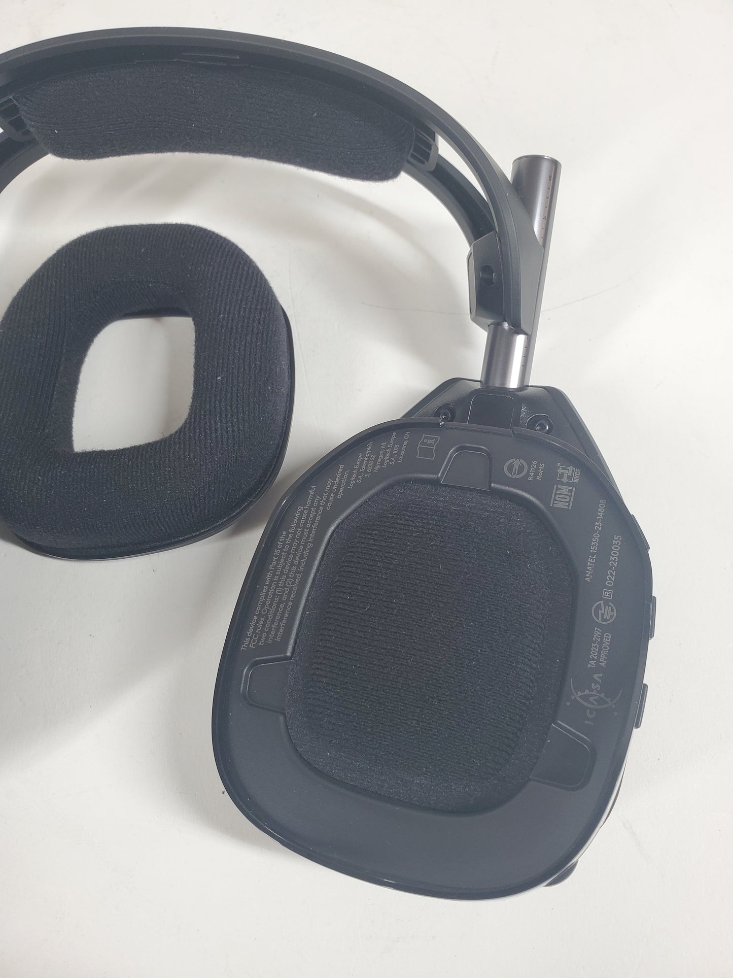 Broken Logitech A50X Lightspeed Gaming Headset Black A00186 Dosen't Hold Charge