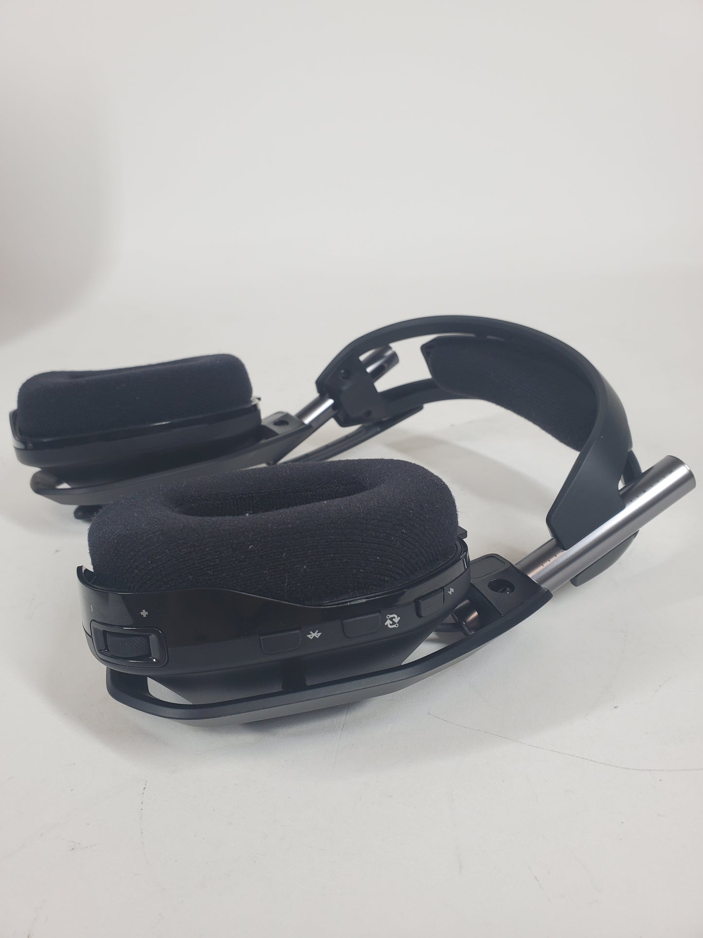 Broken Logitech A50X Lightspeed Gaming Headset Black A00186 Dosen't Hold Charge