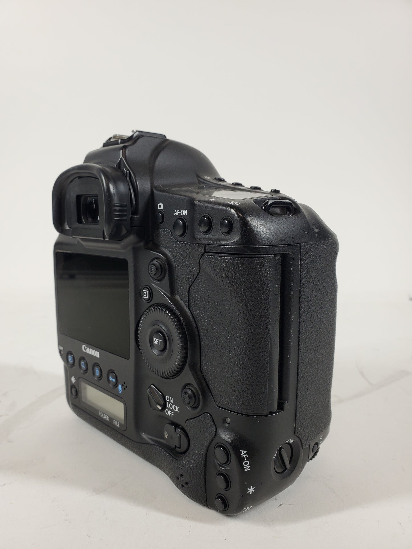 Canon EOS 1DX 18.1 Digital SLR DSLR Camera