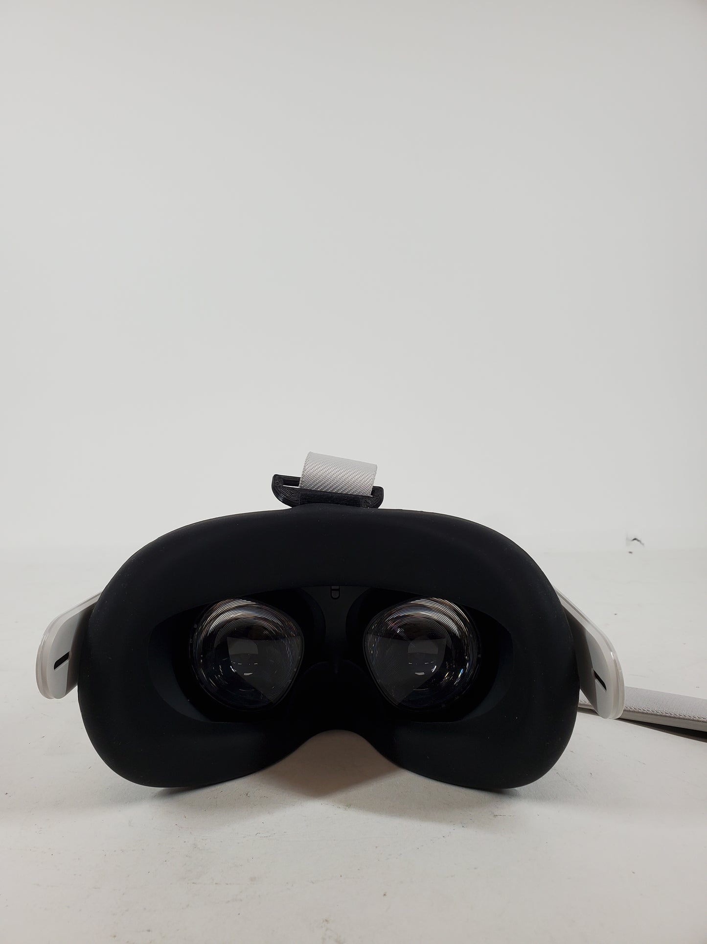 Meta Quest 2 256GB Standalone All-in-One VR Headset KW49CM with Extras