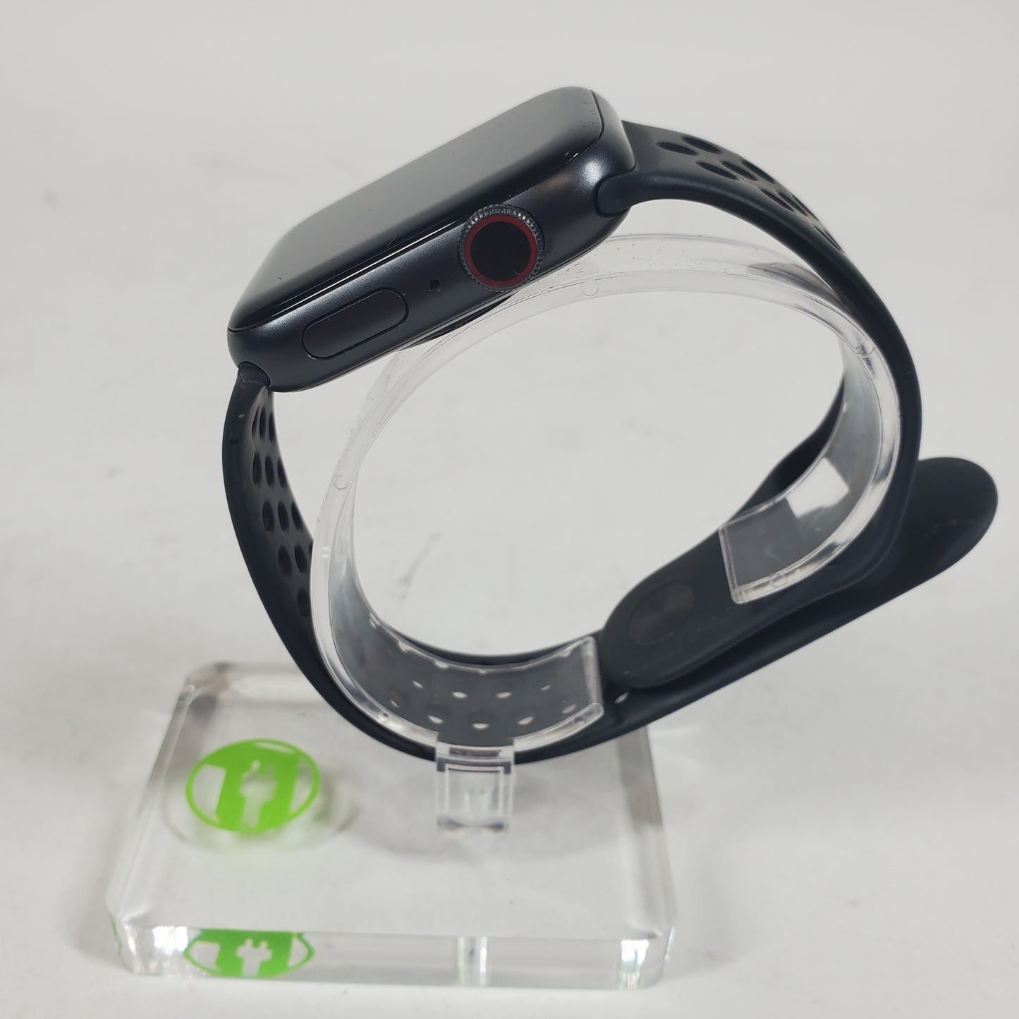 Factory Unlocked Apple Watch Series 6 44MM Space Gray Aluminum Nike Sport Band MG2J3LL/A